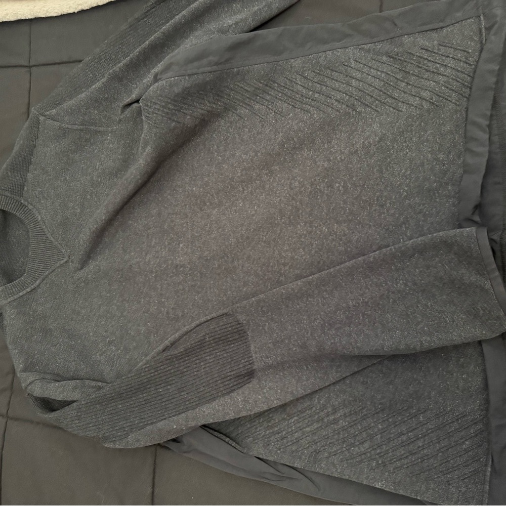 Gymshark Black and Gray Sweatshirt